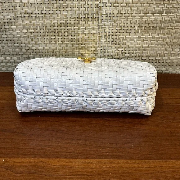 🌟HP🌟VTG 1970s Elegant Danieli White Woven Vinyl Wicker Bag Gold Accents Handbag - Picture 12 of 16